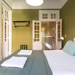 Rato By Hill Apartament *