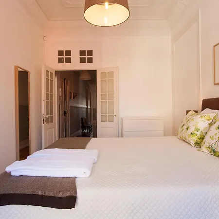 Rato By Hill Apartment *